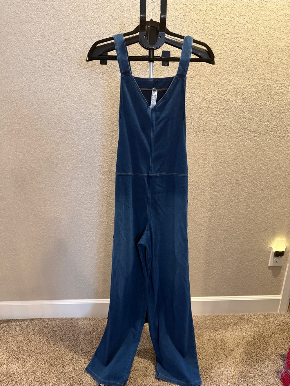 Halara strechy Denim wide leg overall with side pockets. Size Large